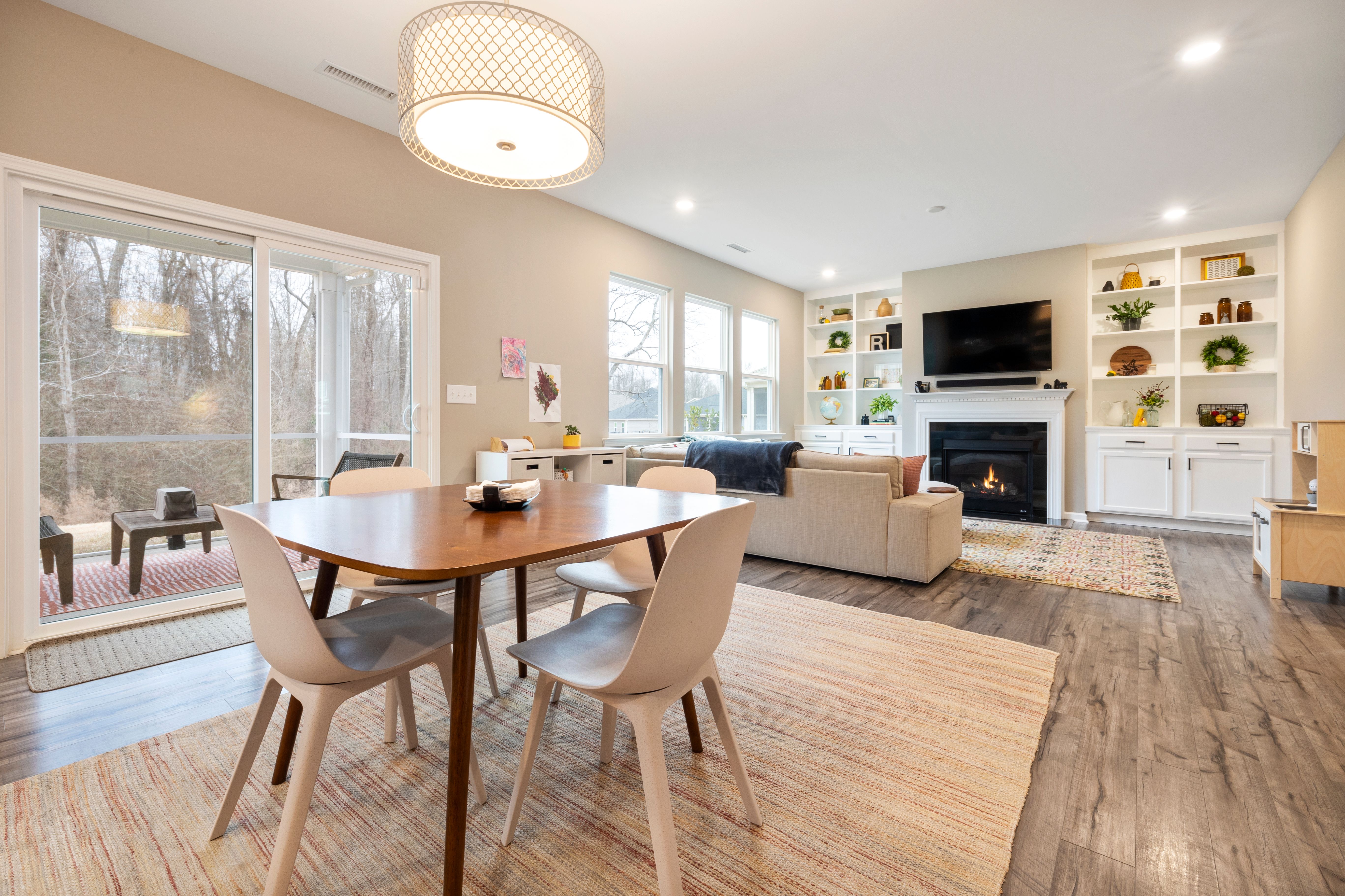 Professionell gestalteter Wohnraum mit modernem Interior Design