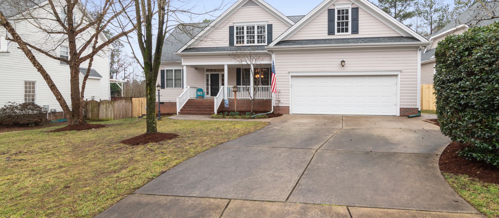 Well-kept suburban house with a driveway