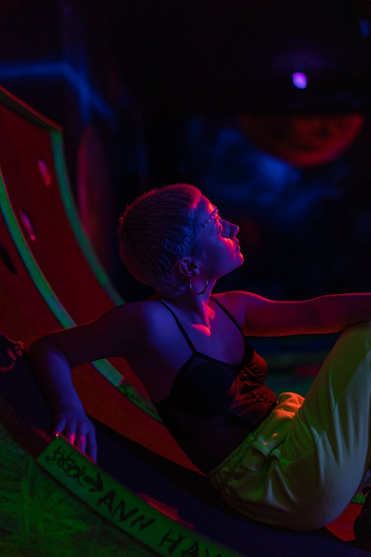 A Woman Sitting On The Lodge Chair Wearing Brassiere