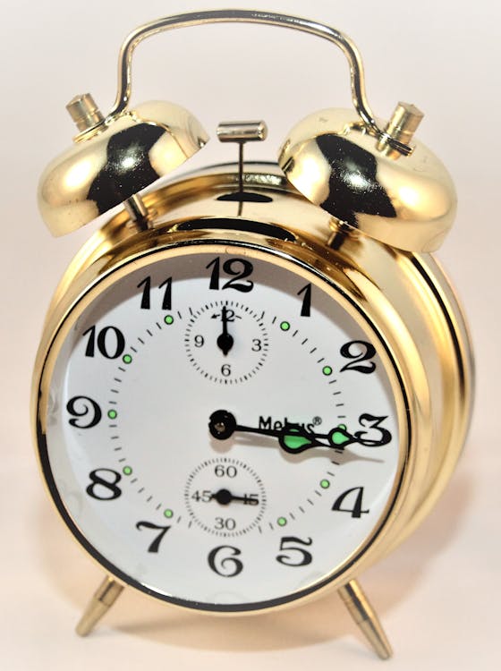 Free Brass-colored Alarm Clock at 3:15 Stock Photo