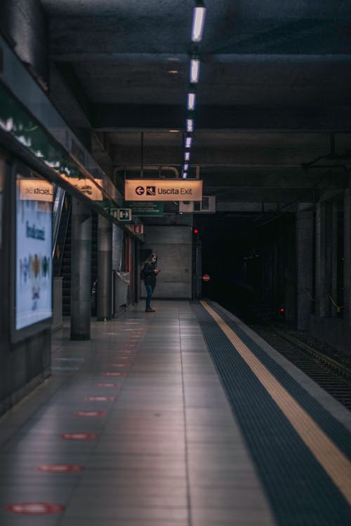 Kostenloses Stock Foto zu bahnhof, lokomotive, öffentliche verkehrsmittel