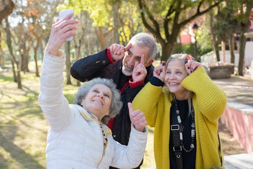 Безкоштовне стокове фото на тему «selfie групи, веселий, Дружба»