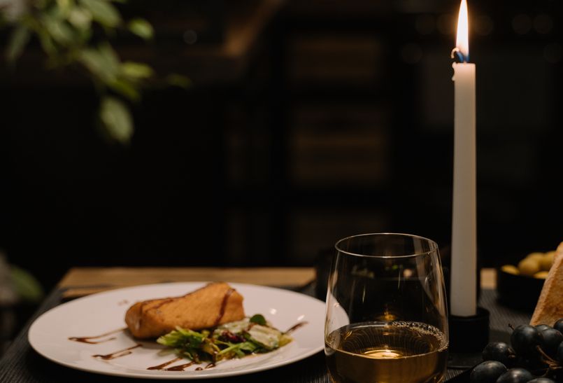 Online dating: starting a conversation on a niche platform