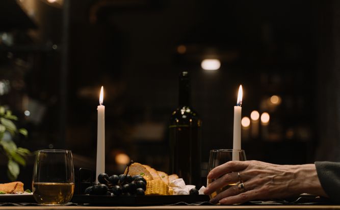 Online dating: starting a conversation on a niche platform