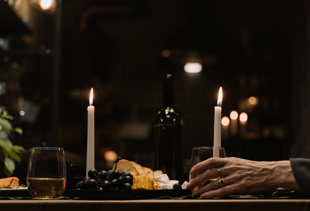 Online dating: starting a conversation on a niche platform