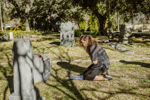 Free A Woman Grieving at a Cemetery  Stock Photo