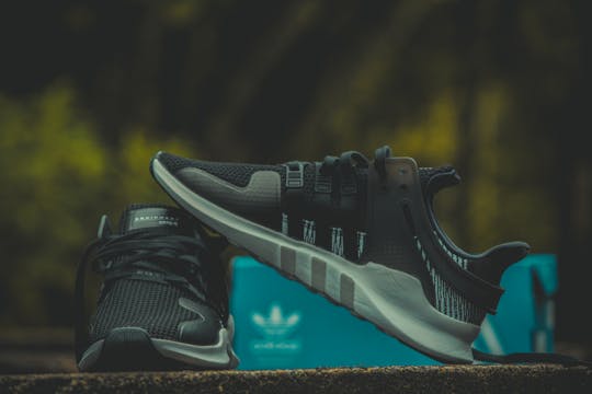 Cara Membersihkan Sepatu Berbahan Busa