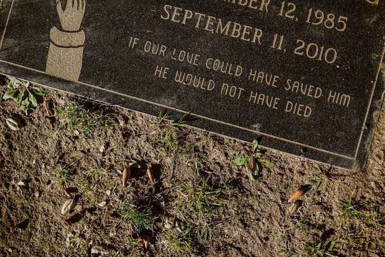 Black Marble Tombstone With Engraved Thoughts