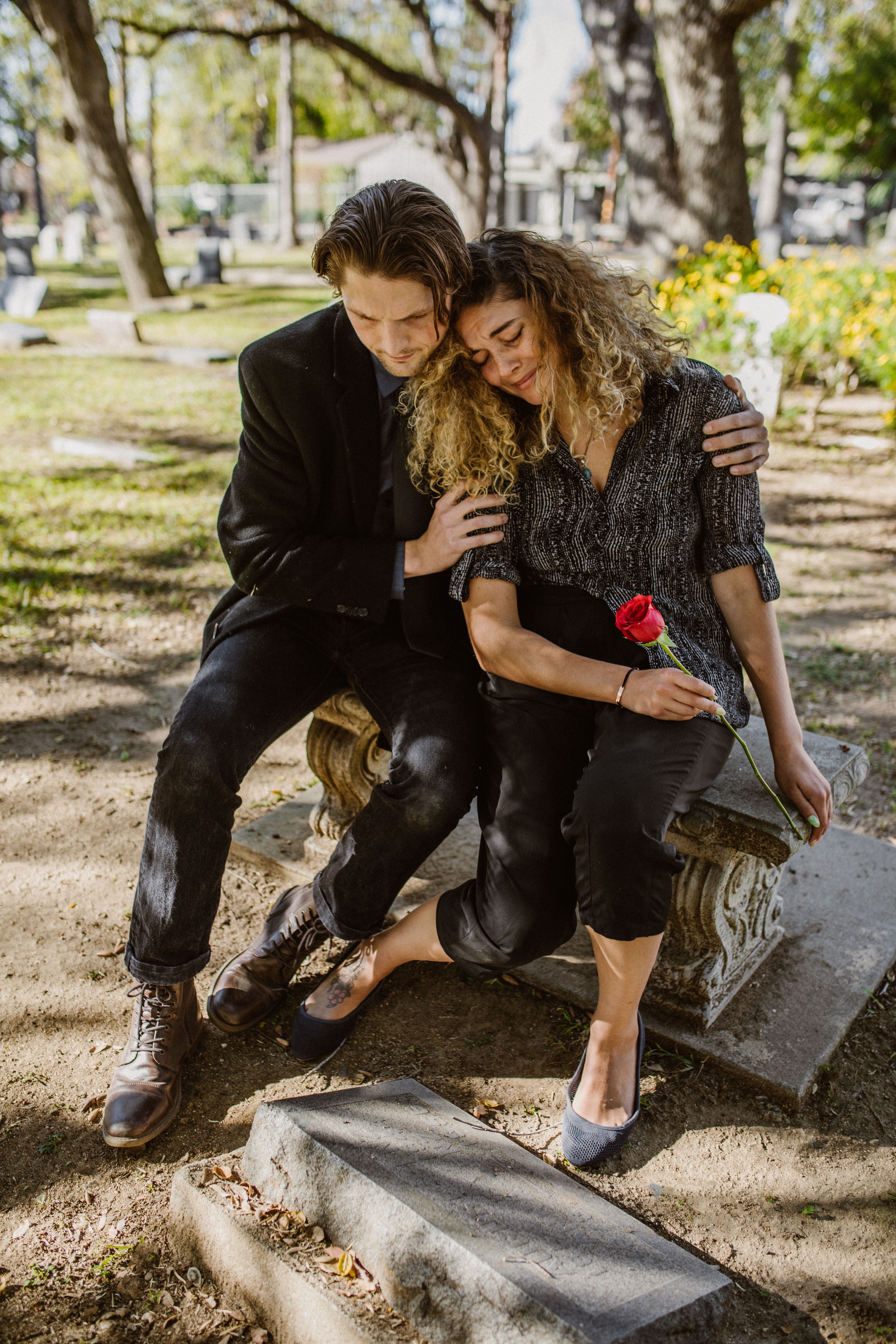 A Man Consoling a Grieving Woman · Free Stock Photo