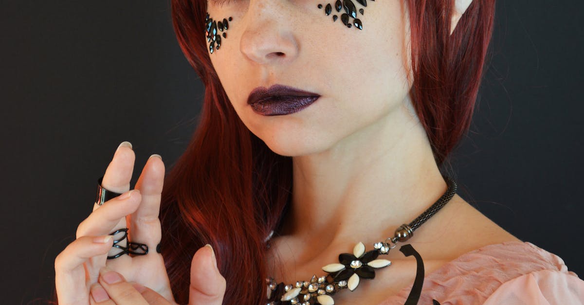 How to make elf ears with bandied