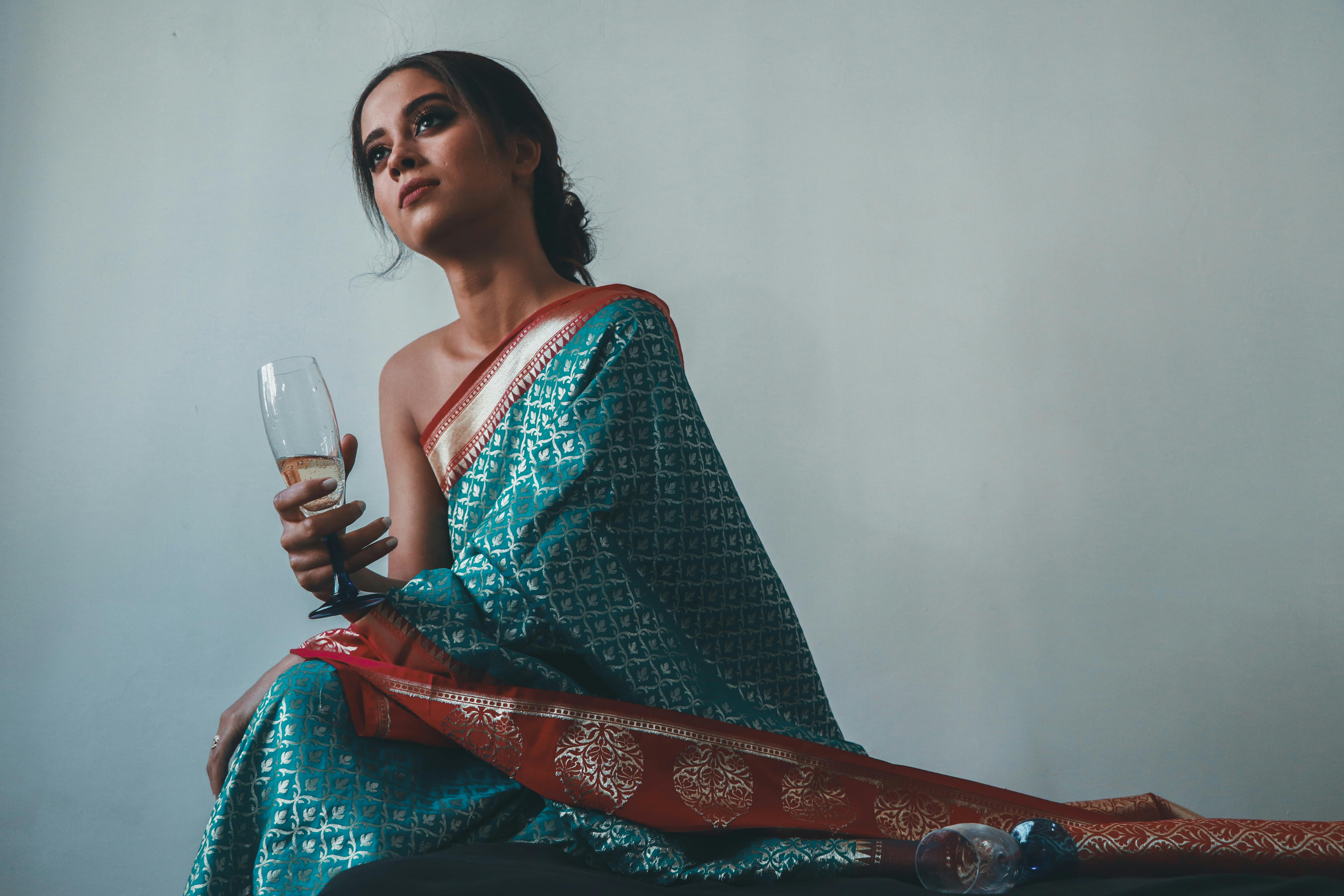 Pessoa em contemplação, simbolizando busca por espiritualidade e preenchimento do vazio existencial