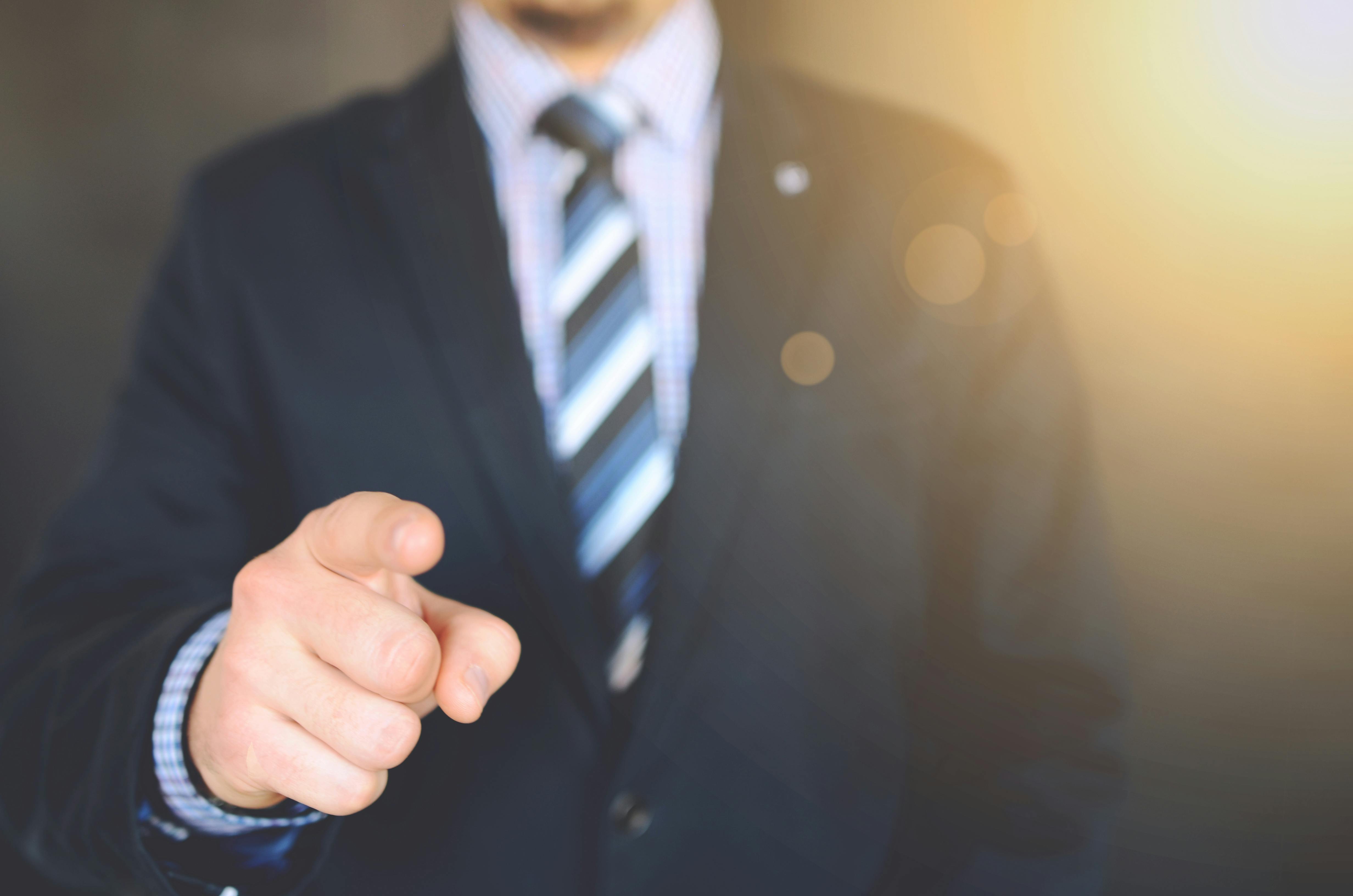 Man wearing suit jacket | Photo: Pexels