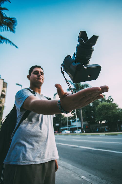 Fotobanka s bezplatnými fotkami na tému človek, DSLR, fotoaparát