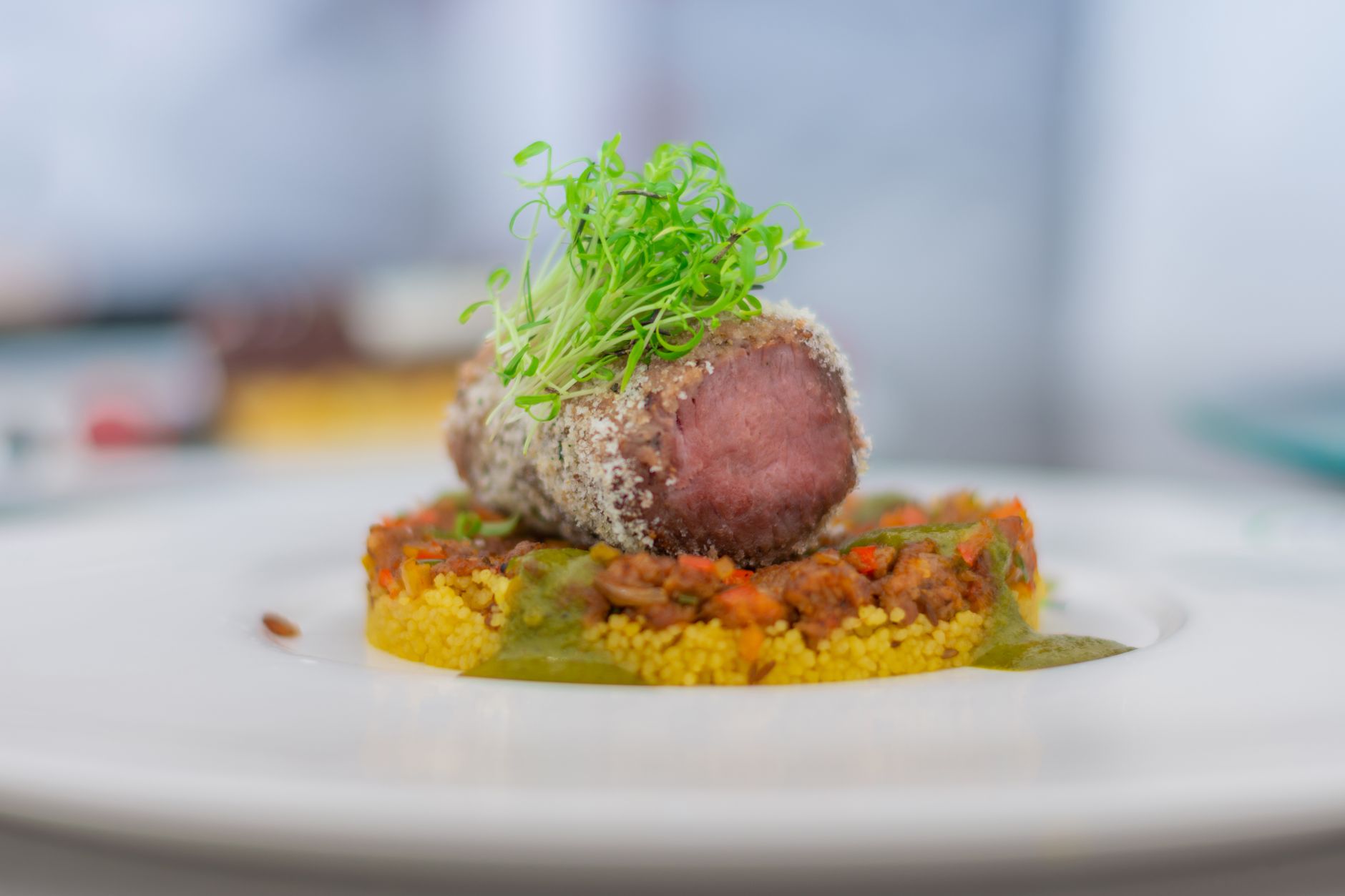 Brochettes et merguez grillées pour couscous