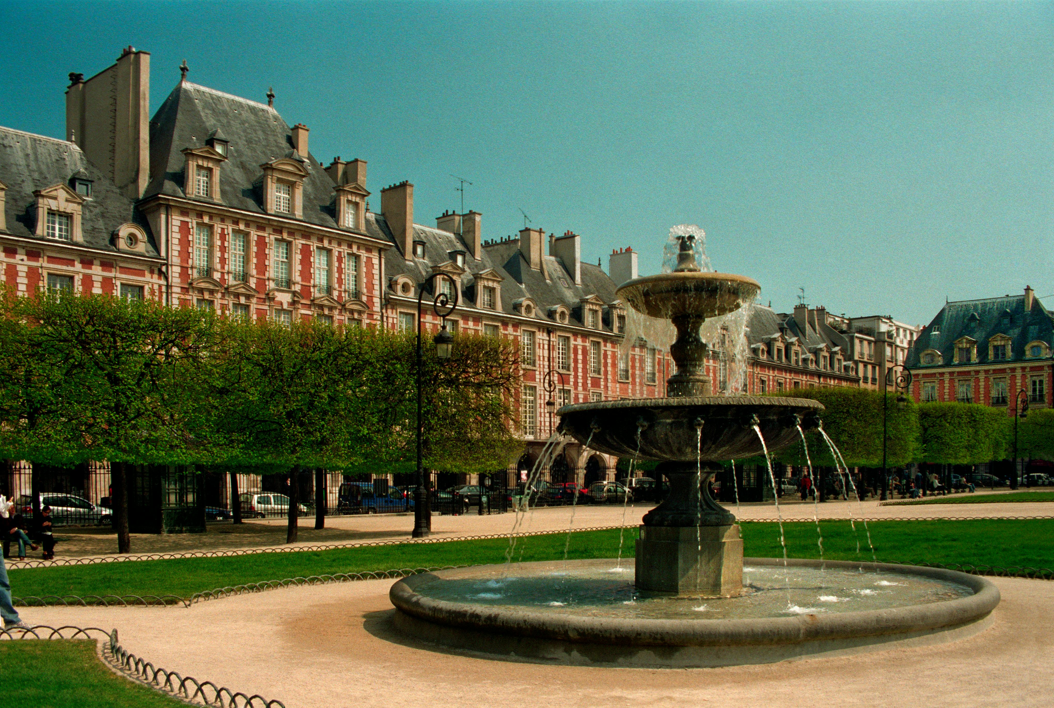 place des vosges in paris