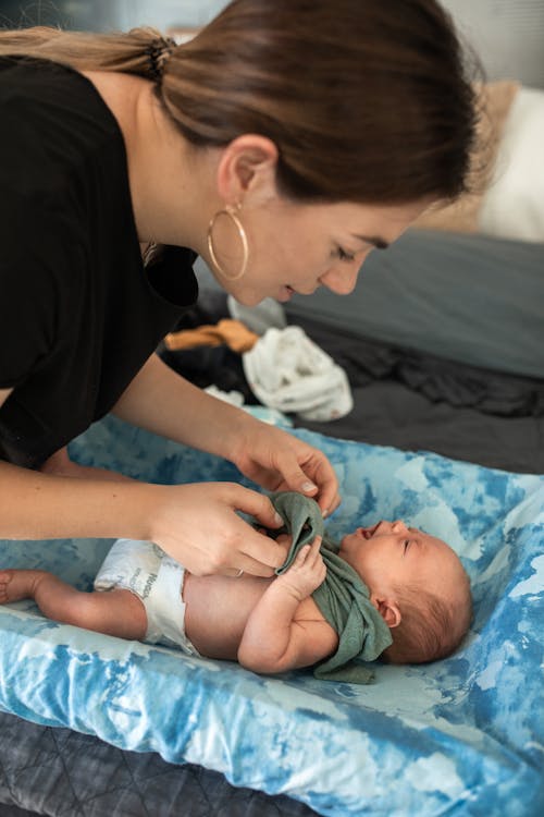 Fotobanka s bezplatnými fotkami na tému bábätko, klamanie, láska