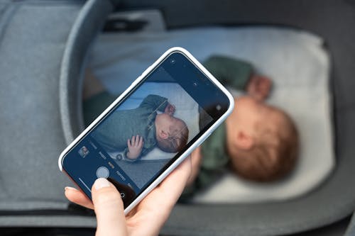 Fotobanka s bezplatnými fotkami na tému bábätko, dotyková obrazovka, fotka