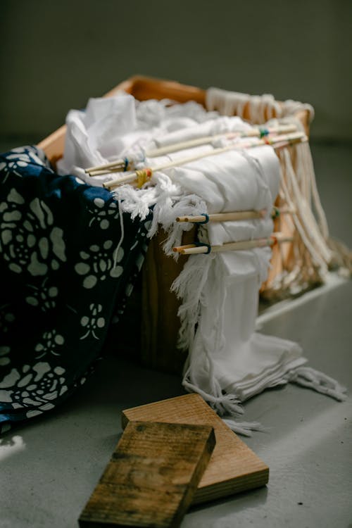 Wooden blocks and textile with poles for tie dye