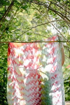 bright safflower red dye