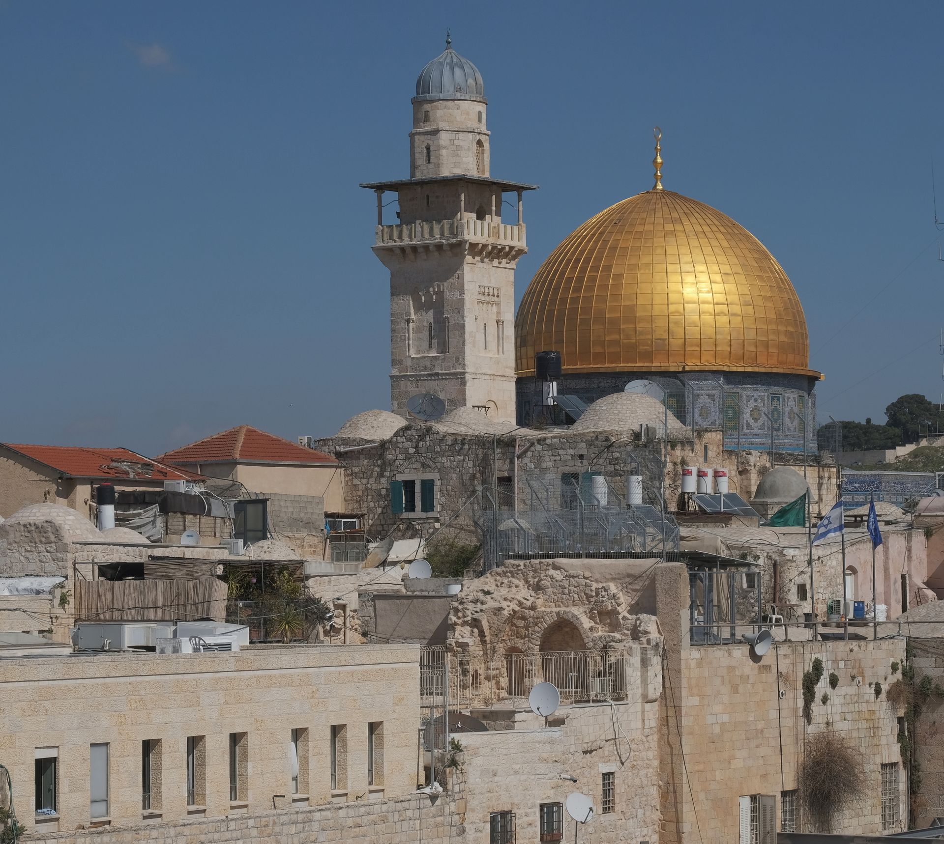 Israel — Three faiths' holy city, Tel Aviv beaches & desert craters