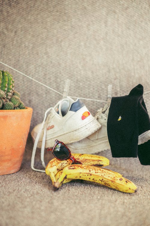 Základová fotografie zdarma na téma banán, boty, brýle