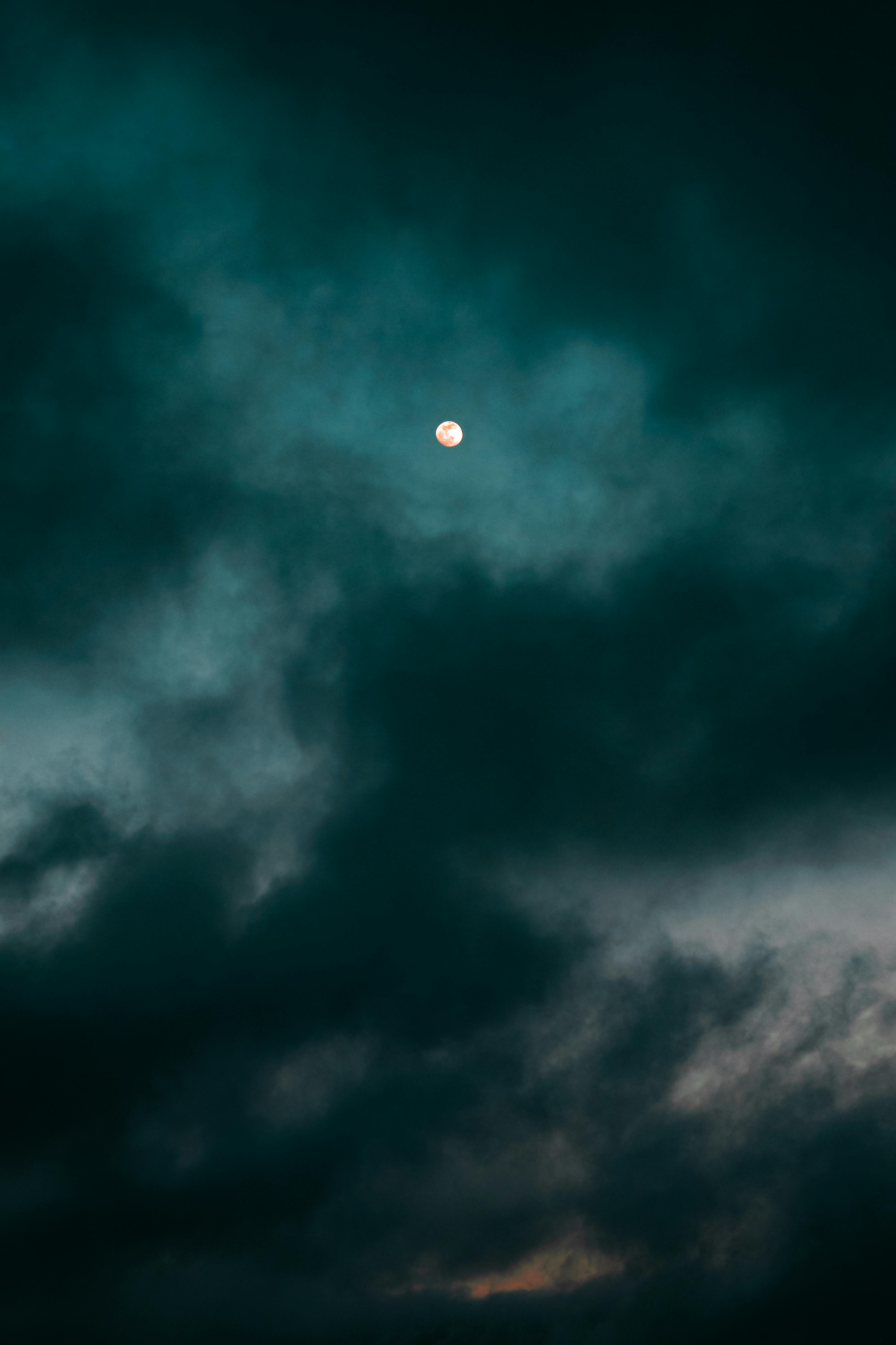 Night Sky Purple Moon Clouds Live Wallpaper - MoeWalls
