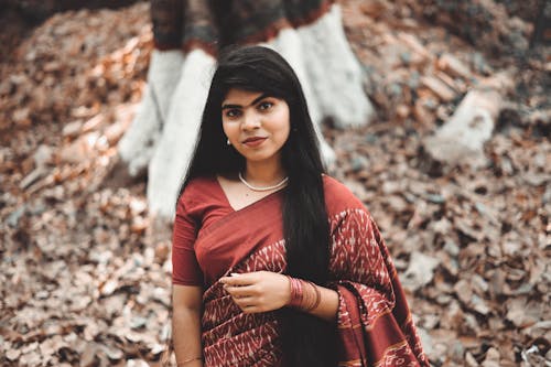 Gratis stockfoto met glimlach, Indisch meisje, jurk Stockfoto