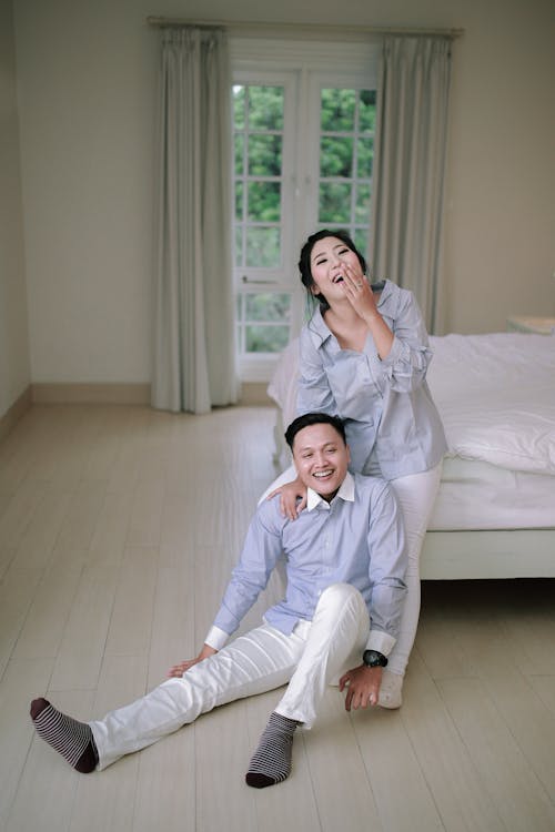 Kostnadsfri bild av asiatiskt par, fotografering, hemma
