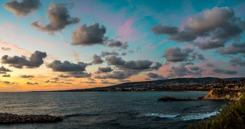 Foto profissional grátis de cênico, mar, nuvens