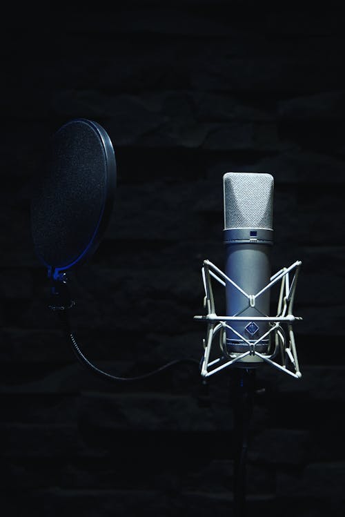 Free A Microphone and a Pop Filter Stock Photo
