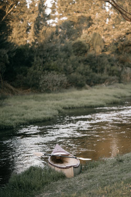 Free A Canoe on a River Bank Stock Photo