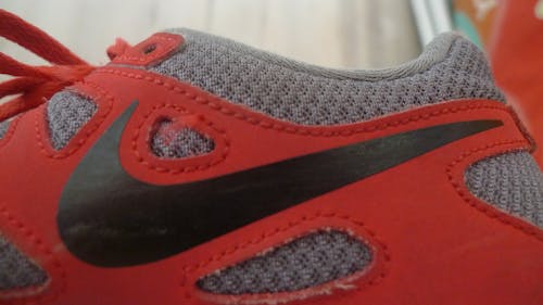 Základová fotografie zdarma na téma boty nike, červená, chladný