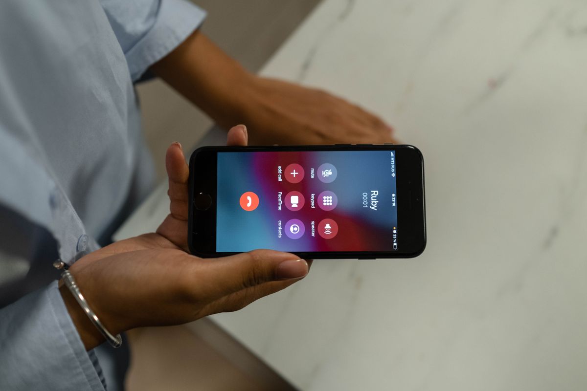 Khóa học tiếng Anh online: Gọi Điện Thoại – May I Speak To... / Leave a Message - Trình độ INTERMEDIATE