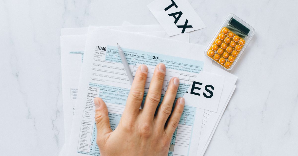 Person filing tax documents IRS Free File