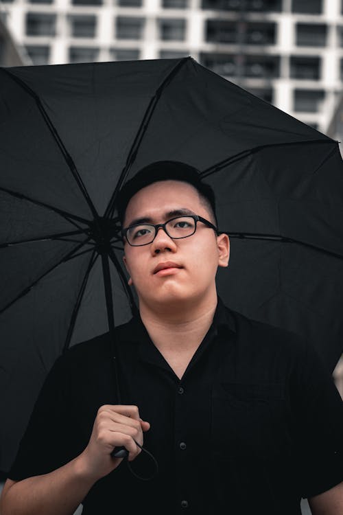 Ingyenes stockfotó esernyő, fekete ing, Férfi témában