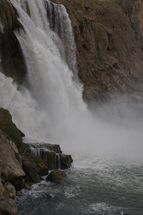 Photos gratuites de cascades, couler, éclaboussure