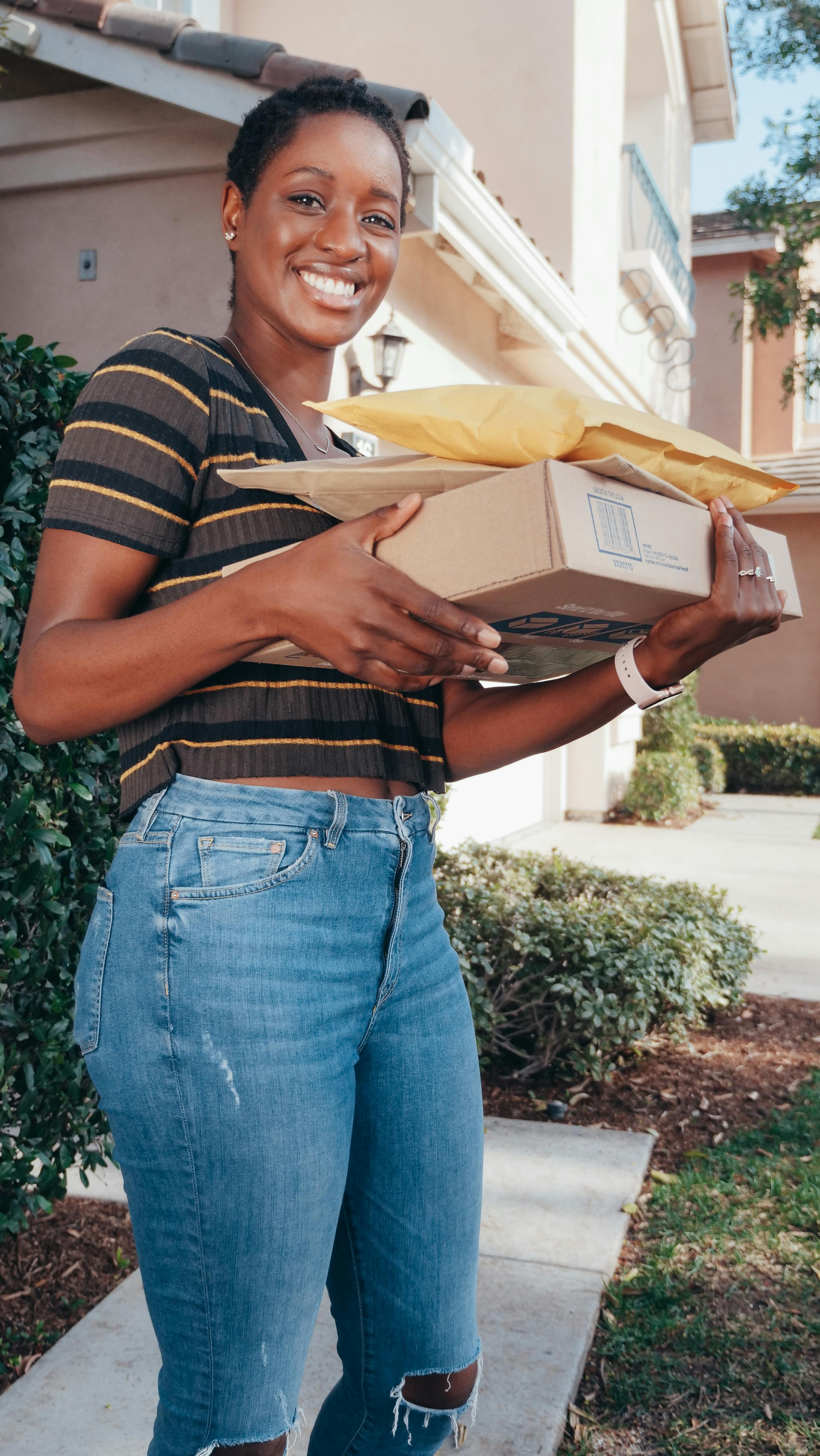 Gratuit Photos gratuites de colis, femme, femme afro-américaine Photos