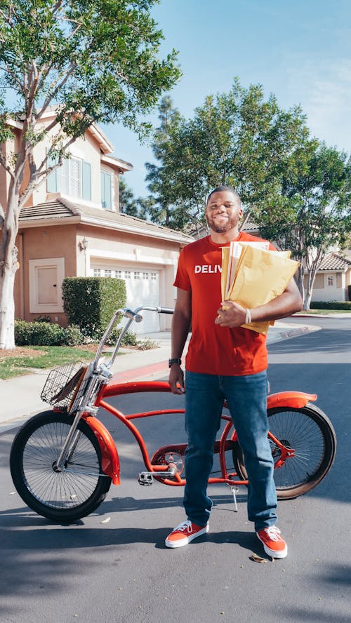 Gratis stockfoto met Afro-Amerikaanse man, bestelling, fiets