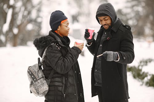Безкоштовне стокове фото на тему «афро-американських пара, зима, зимова куртка»