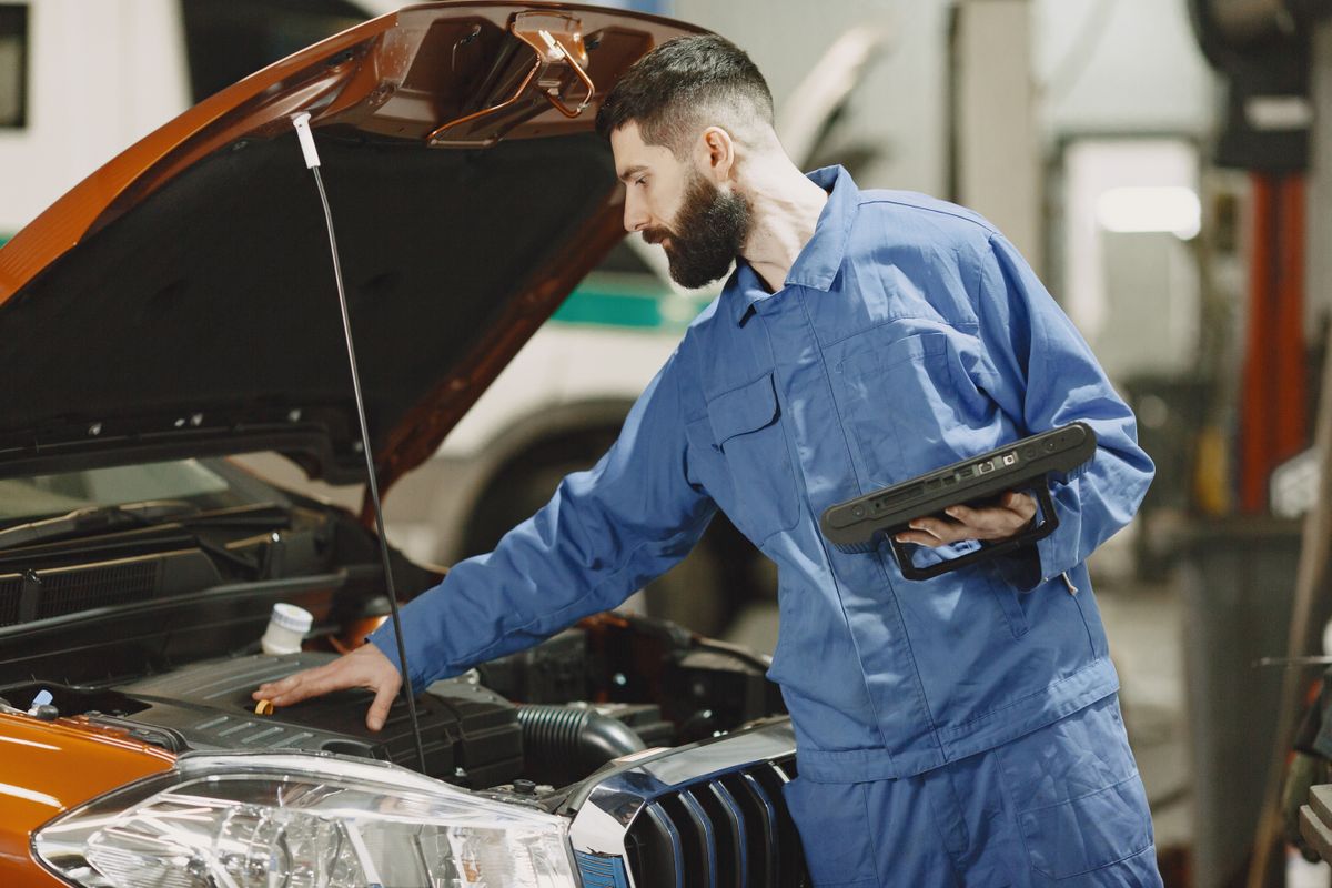 Technician inspecting a vehicle at Auto Servis Grgurovic in Budva
