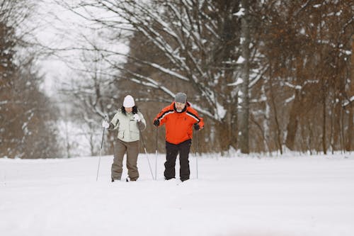Fotos de stock gratuitas de adultos, chaquetas, cubierto de nieve