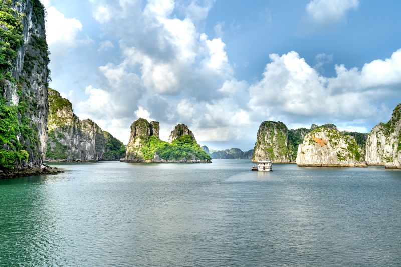 Bahía de Ha Long, Vietnam — viajes aventura grupo pequeño