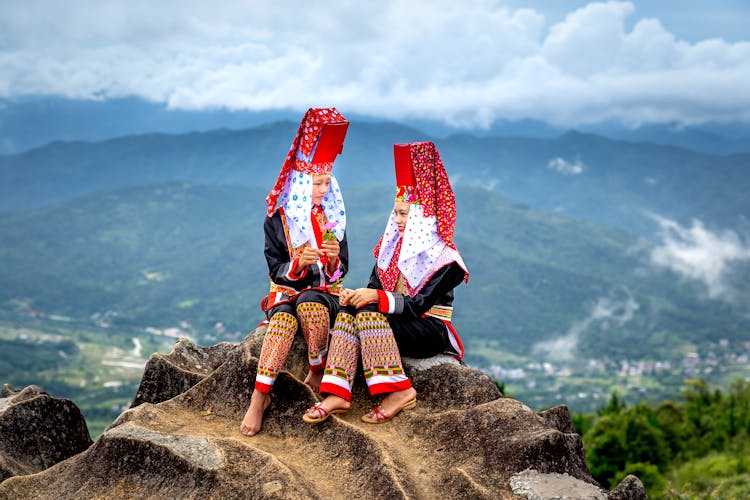 Dao Thanh Phan People Wearing Traditional Clothing 