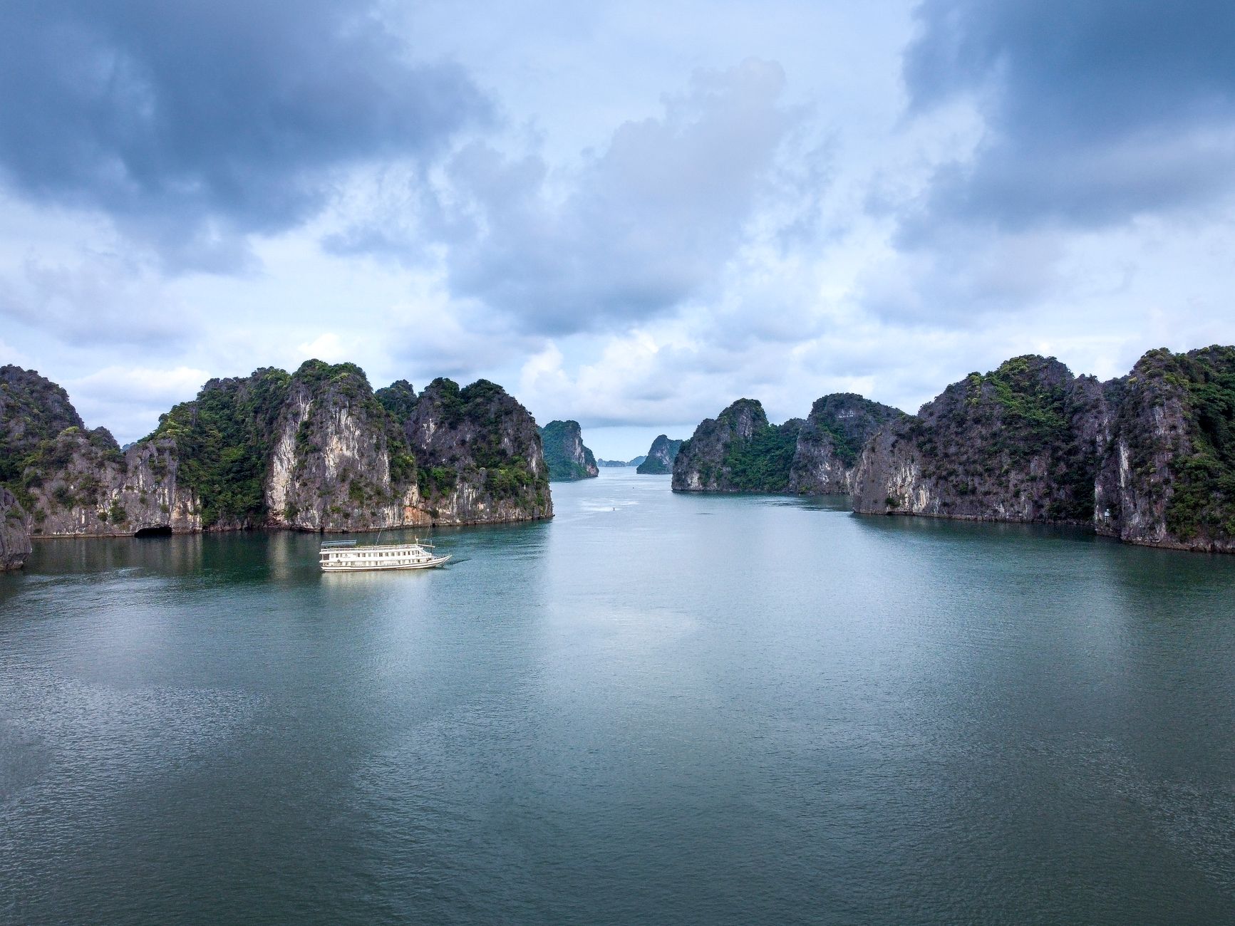 Sung Sot Cave (Surprise Cave)