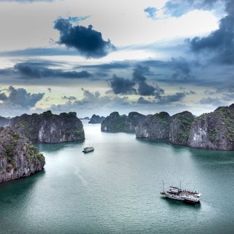 Bai Tu Long Bay