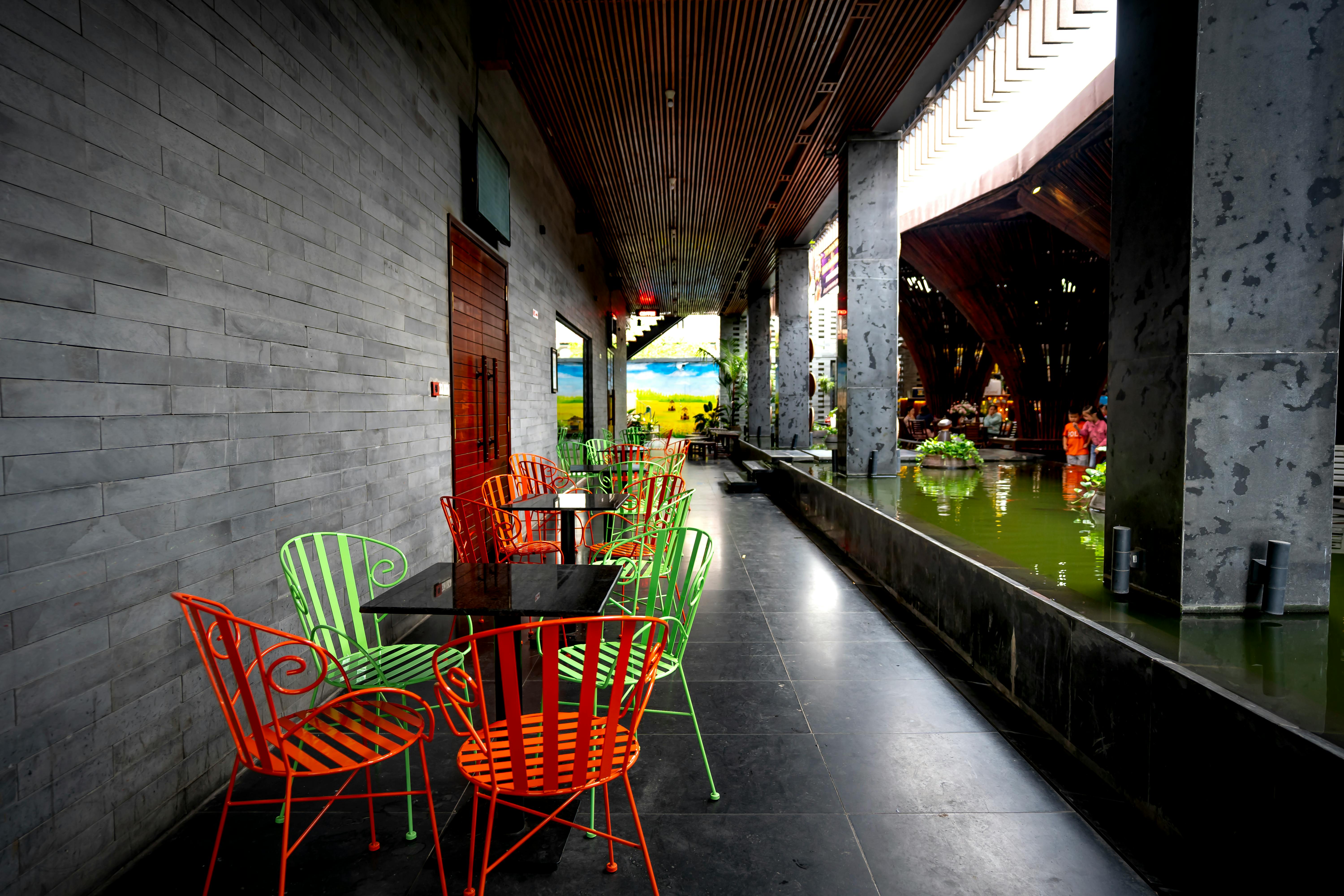 MODERN RESTAURANT AND LOUNGE visual data 3