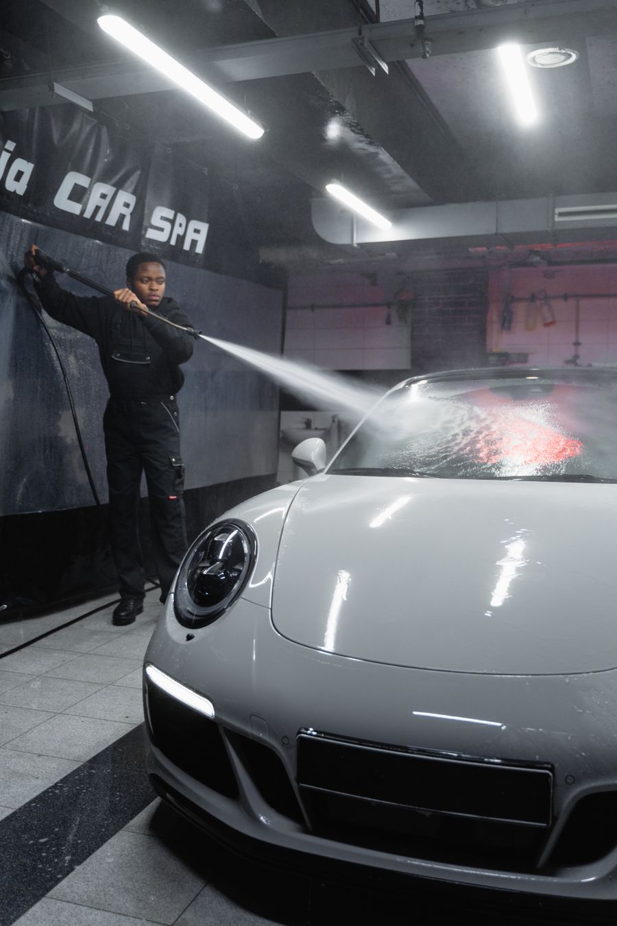 Water rinsing a car body