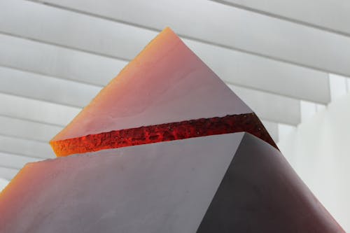 Kırmızı üçgen şekil Süsleme