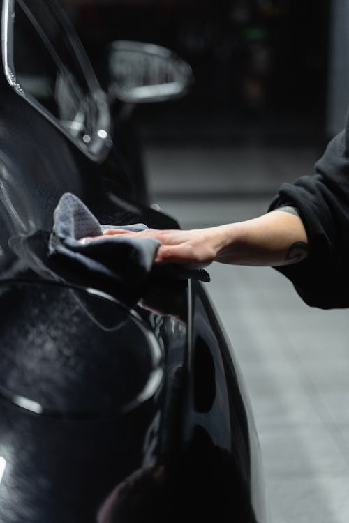 Free A Person Wiping a Car with a Cleaning Cloth Stock Photo