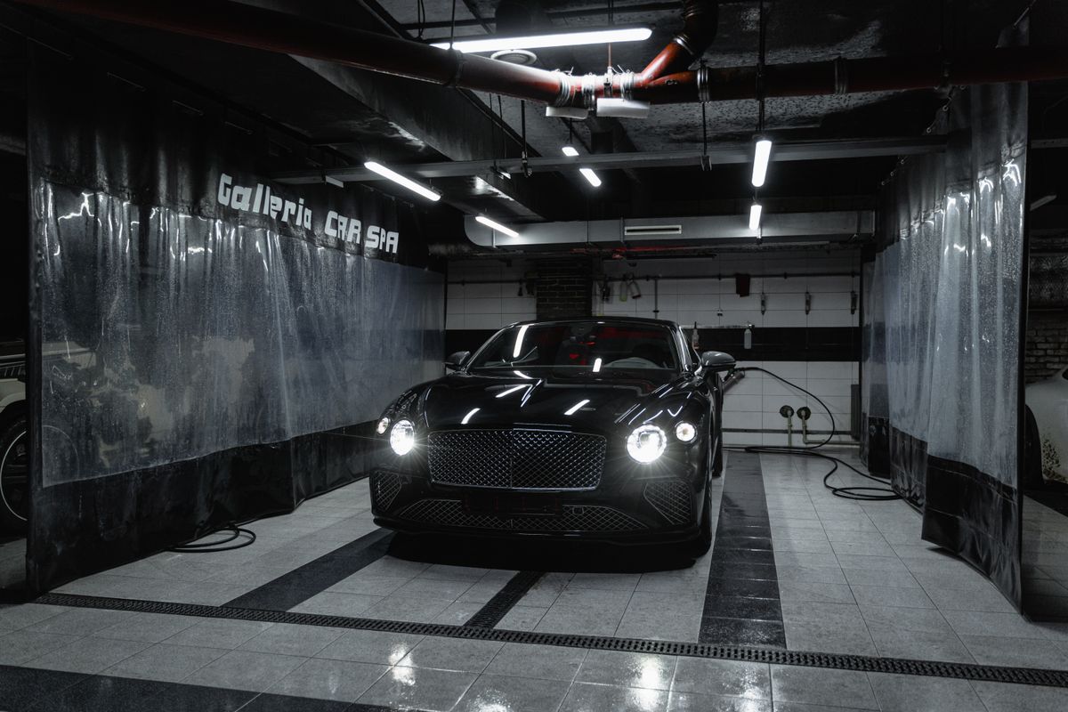 DETAILING LAB detailing studio interior with LED inspection lights